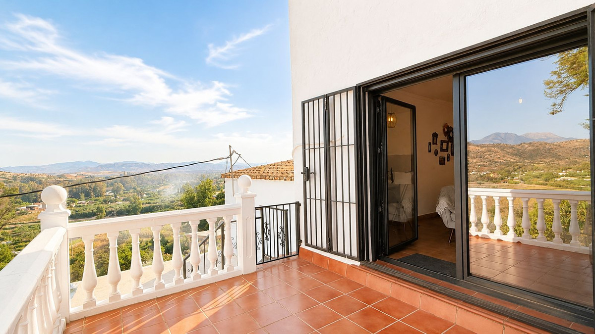 Finca for sale in Coín