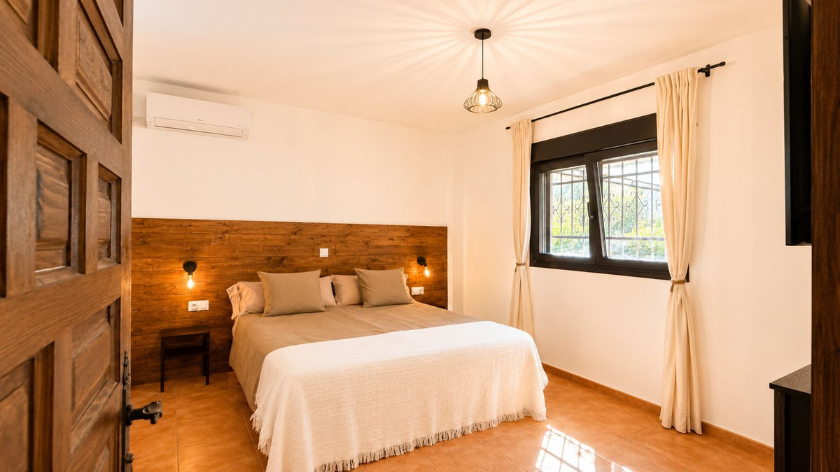 Finca for sale in Coín