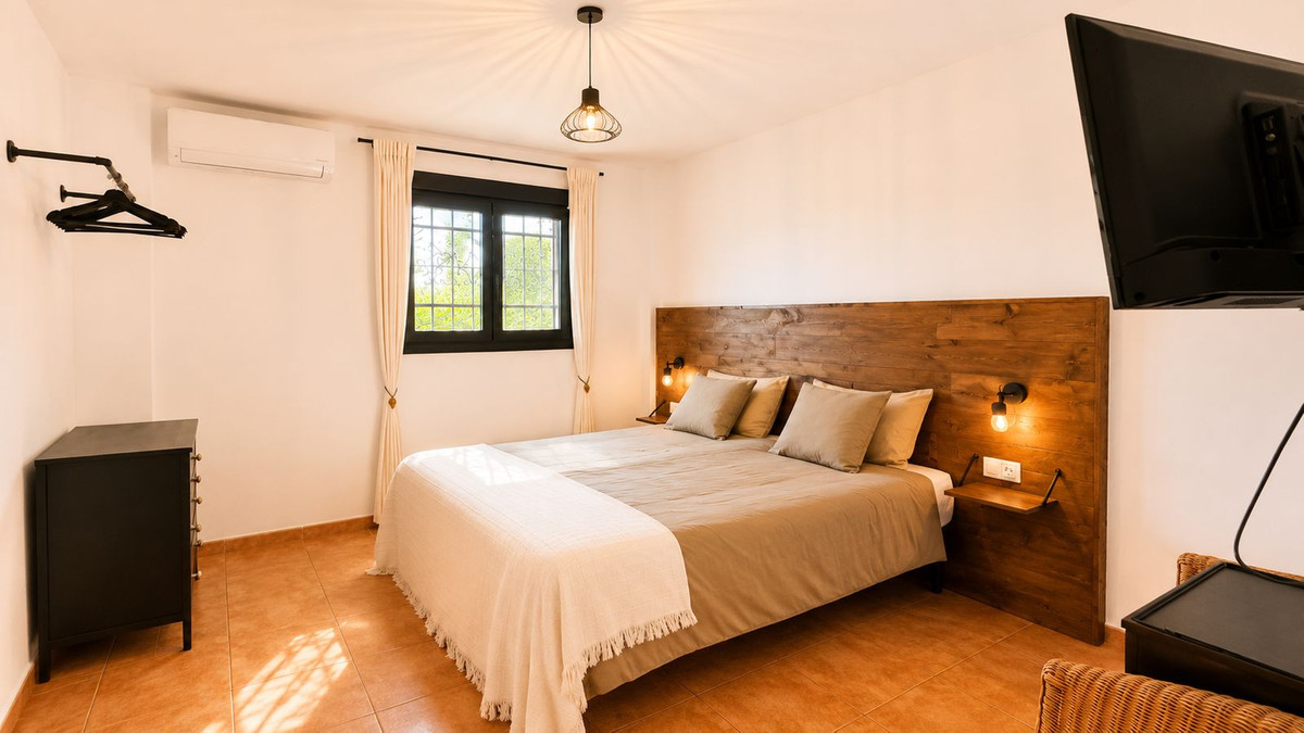 Finca for sale in Coín