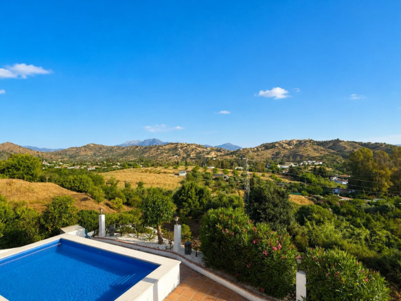 Finca for sale in Coín