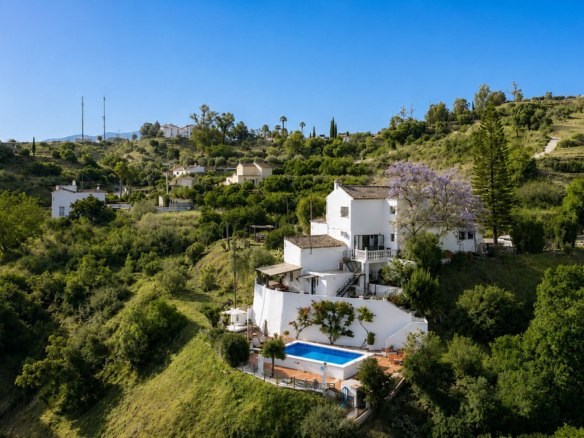 Finca for sale in Coín