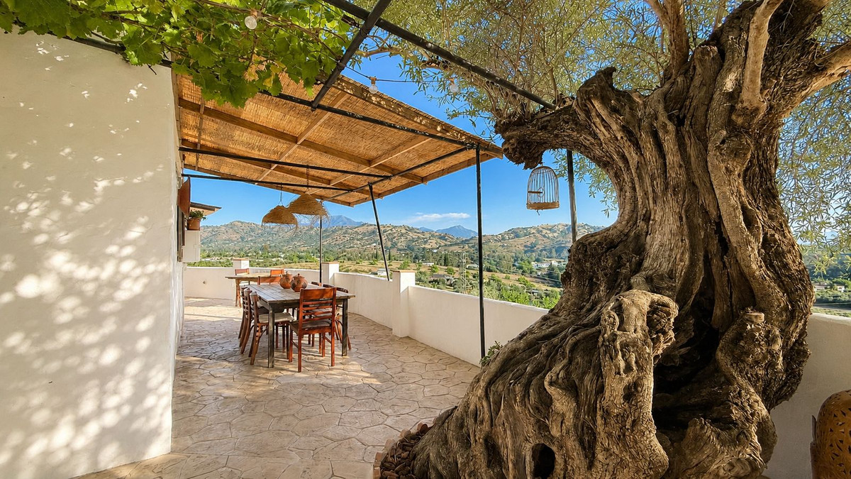 Finca for sale in Coín