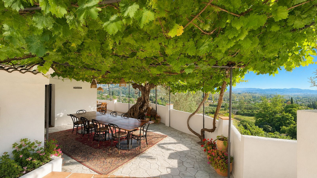 Finca for sale in Coín