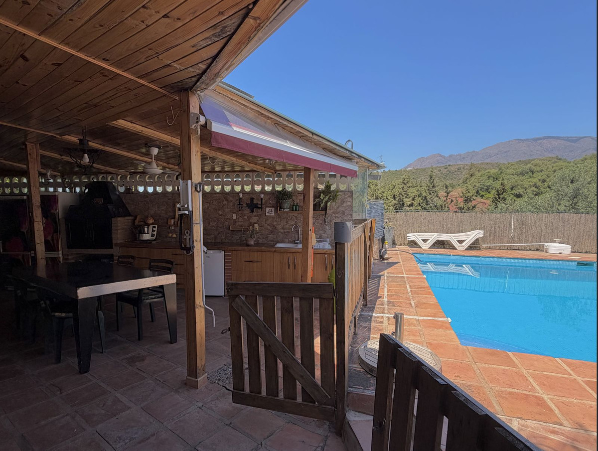 Finca for sale in Estepona