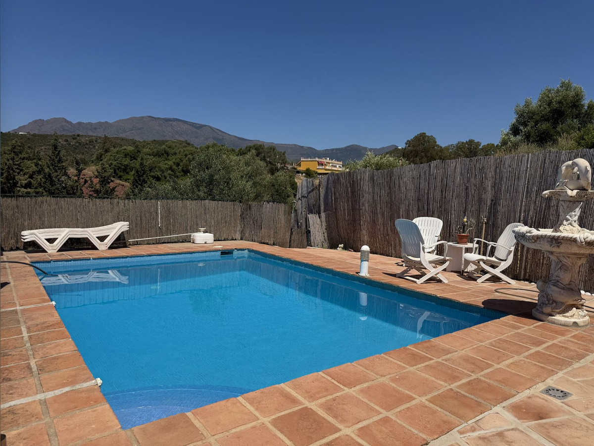 Finca for sale in Estepona