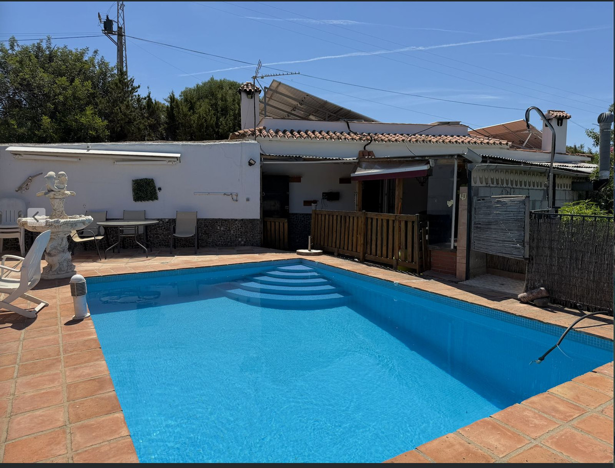 Finca for sale in Estepona
