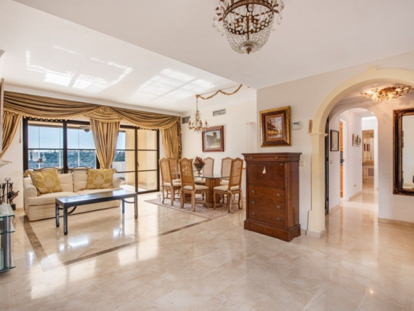 Penthouse for sale in Benahavís
