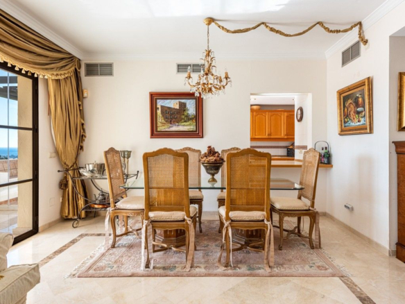 Penthouse for sale in Benahavís