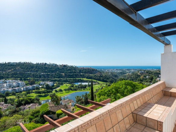 Penthouse for sale in Benahavís