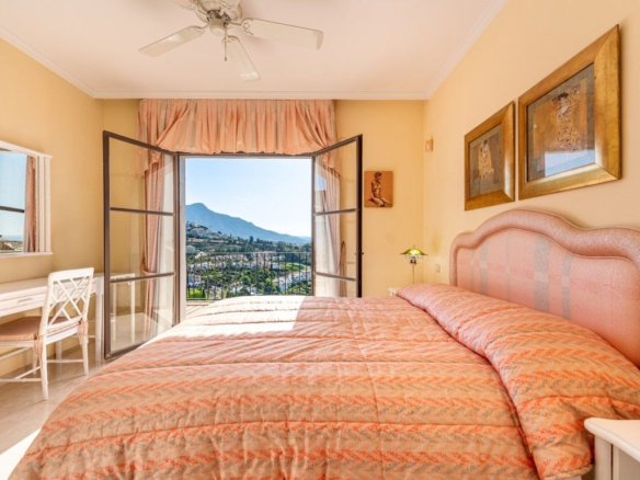 Penthouse for sale in Benahavís