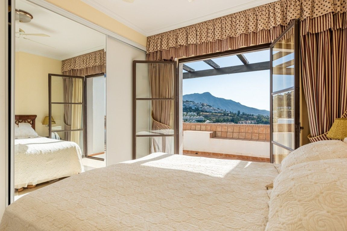 Penthouse for sale in Benahavís