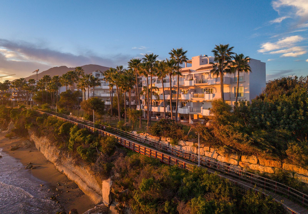 Penthouse-in-Estepona-Ref-R5399842 Penthouse for sale in Estepona