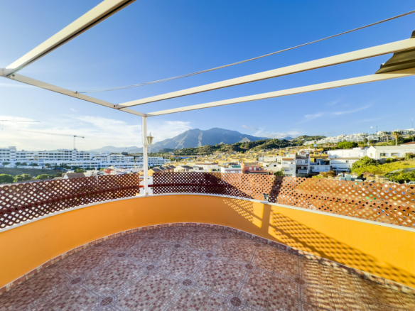 Penthouse for sale in Estepona