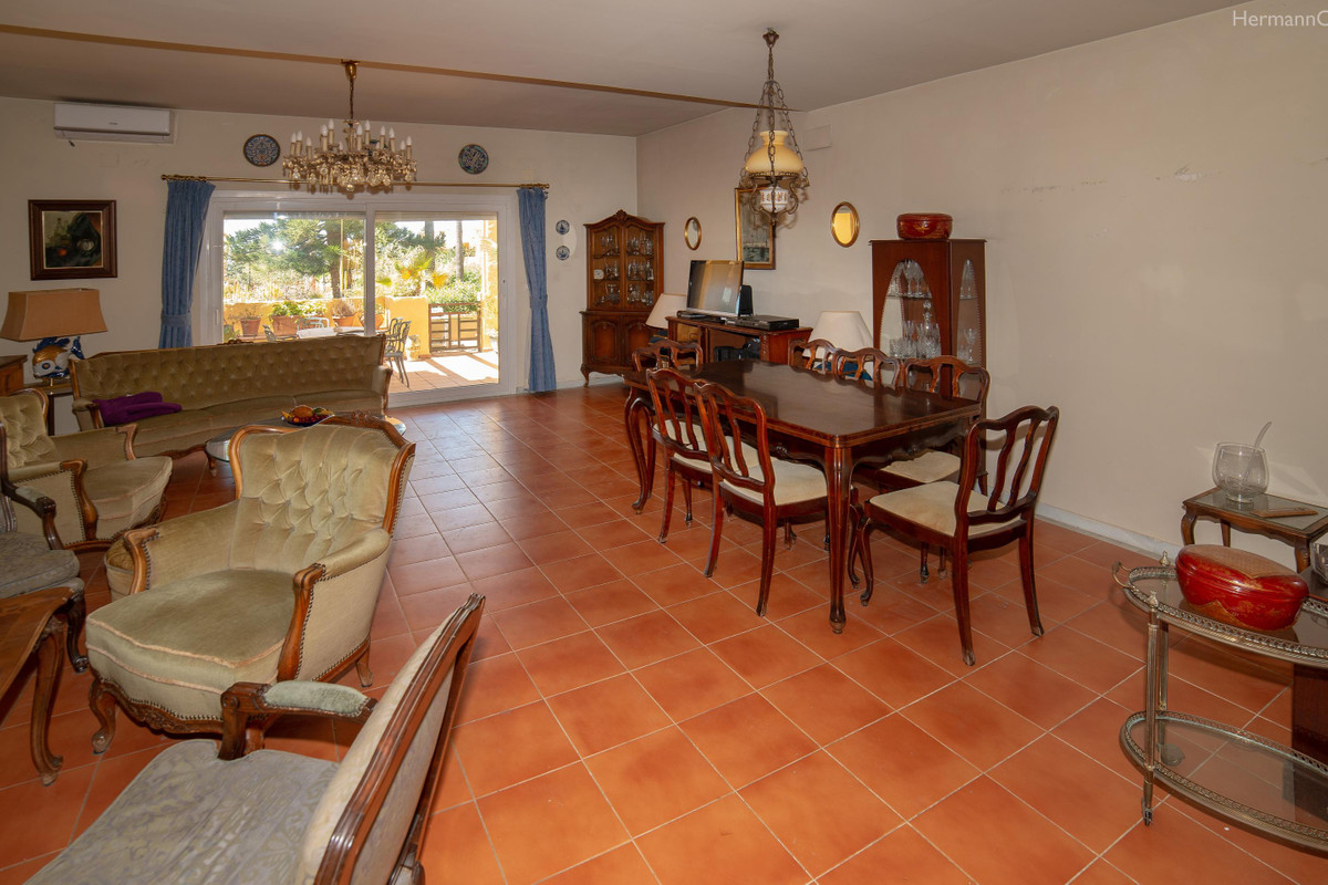 Townhouse for sale in Estepona