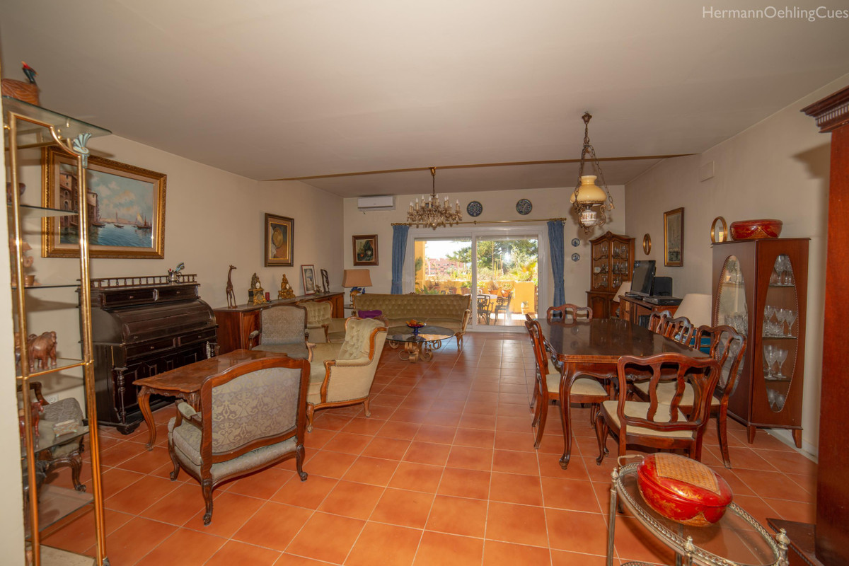 Townhouse for sale in Estepona