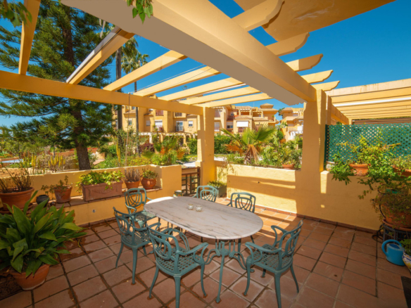 Townhouse for sale in Estepona