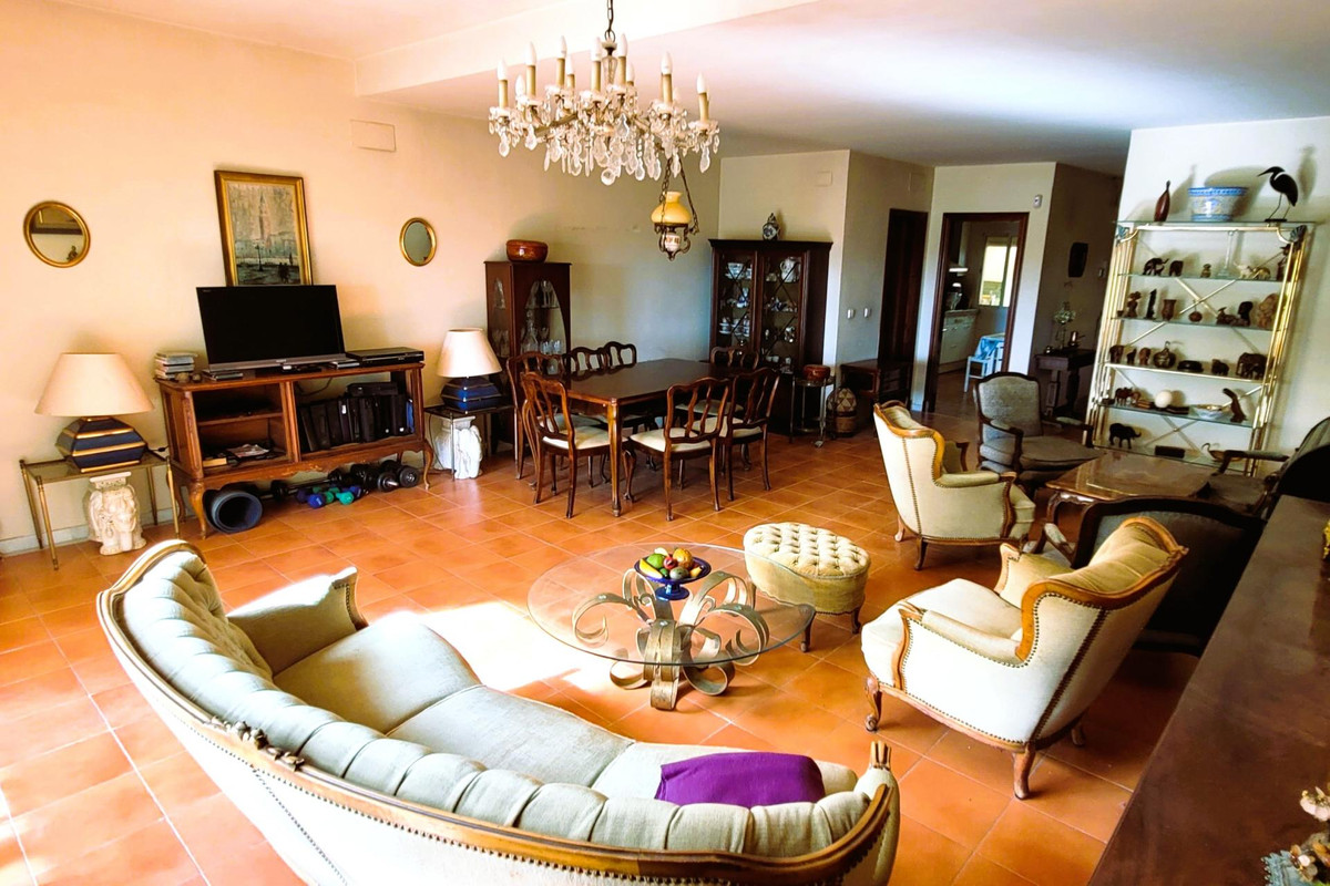 Townhouse for sale in Estepona