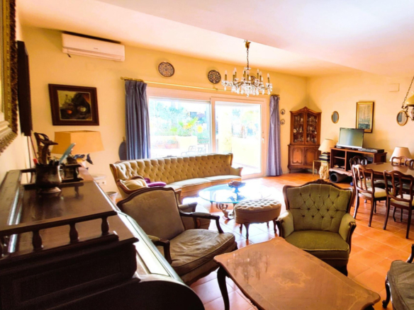 Townhouse for sale in Estepona