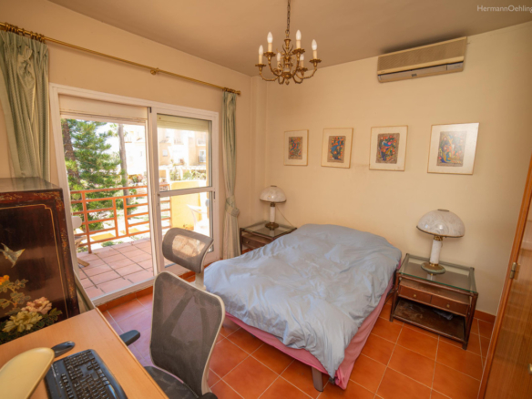 Townhouse for sale in Estepona