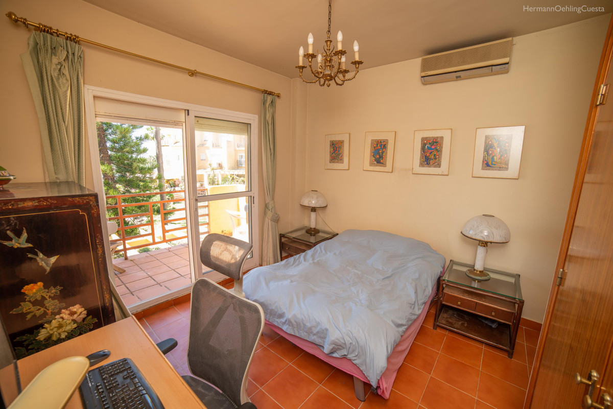 Townhouse for sale in Estepona