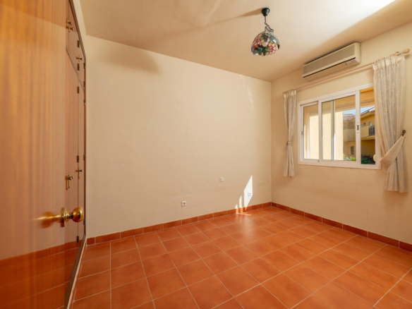 Townhouse for sale in Estepona