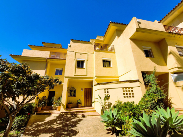 Townhouse for sale in Estepona