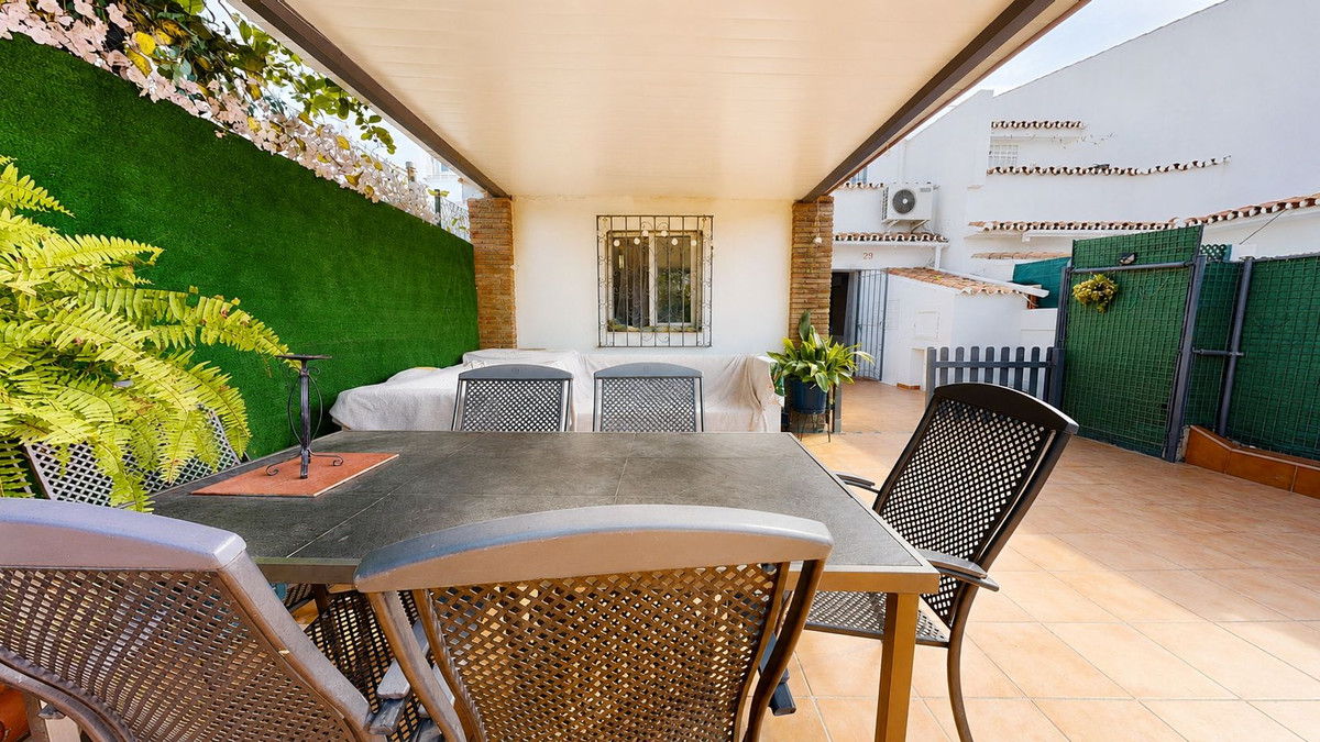 Townhouse for sale in Estepona