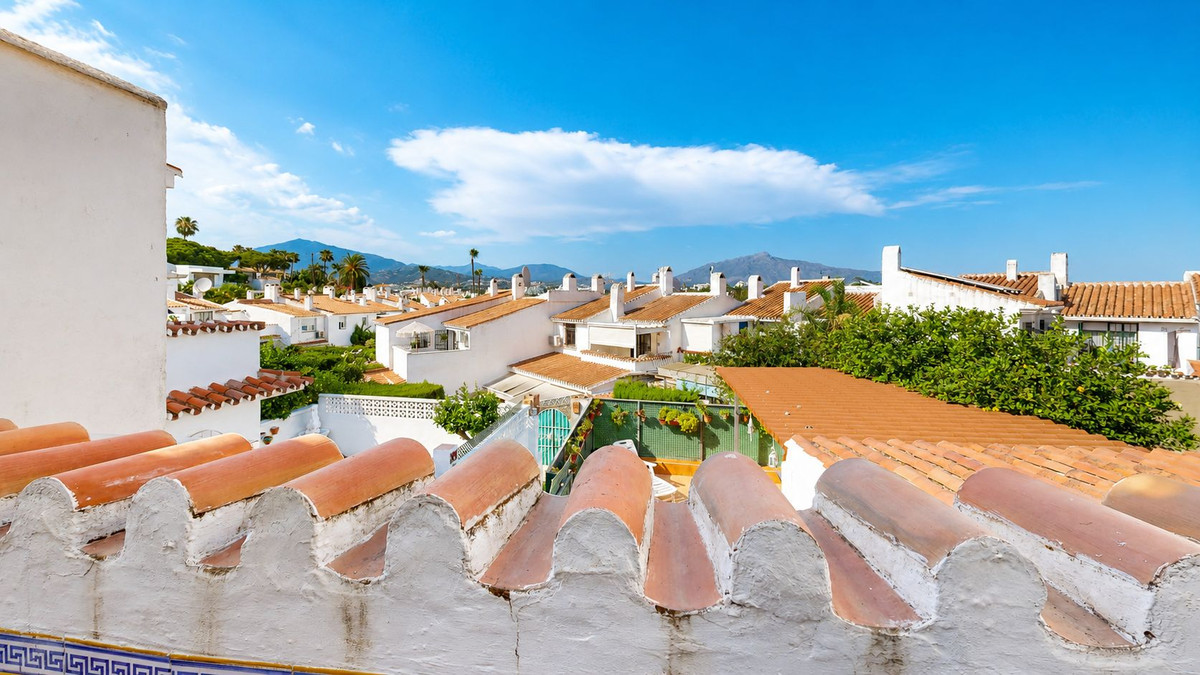 Townhouse for sale in Estepona