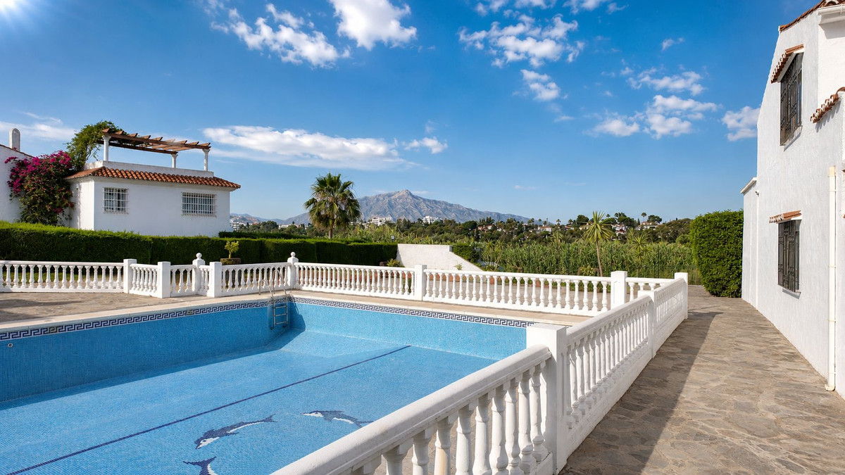 Townhouse for sale in Estepona