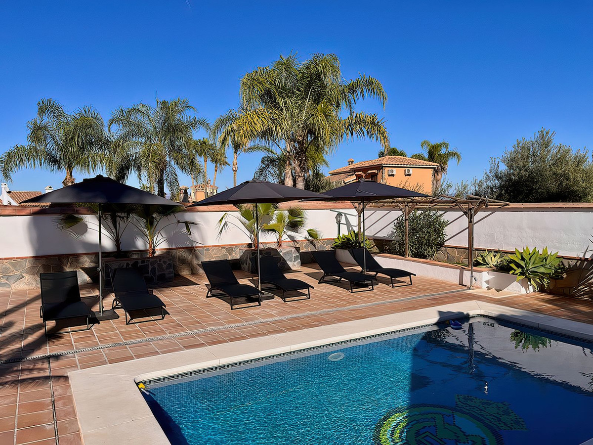 Villa for sale in Alhaurín el Grande