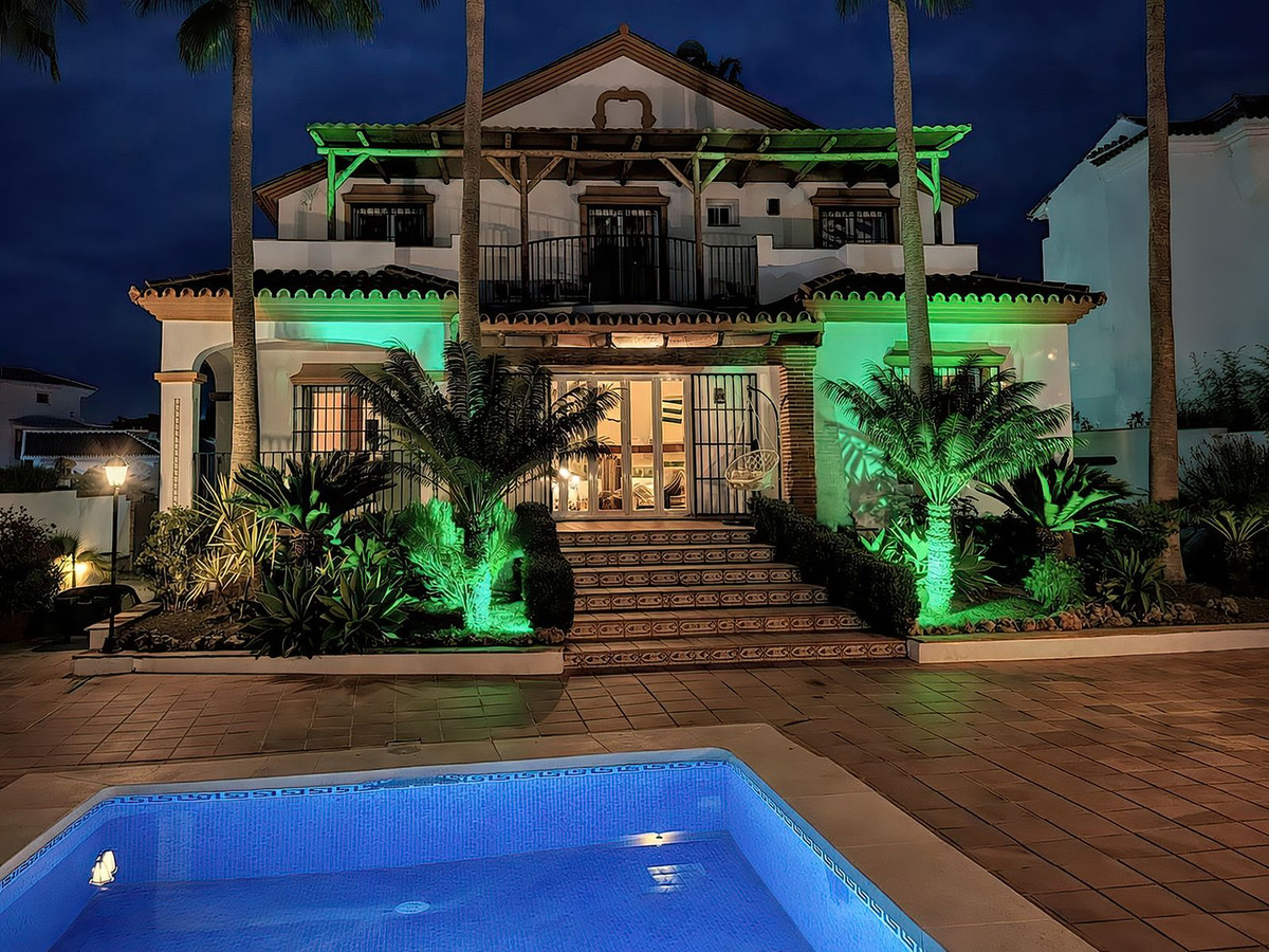 Villa-in-Alhaurin-el-Grande-Ref-R5367232 Villa for sale in Alhaurín el Grande