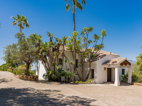Villa for sale in Benahavís