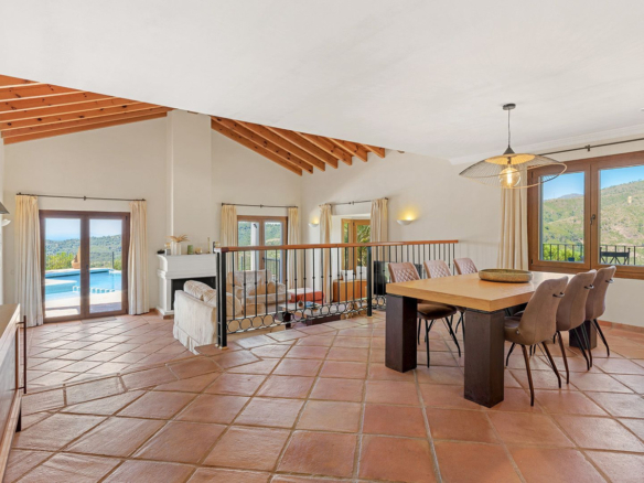 Villa for sale in Benahavís