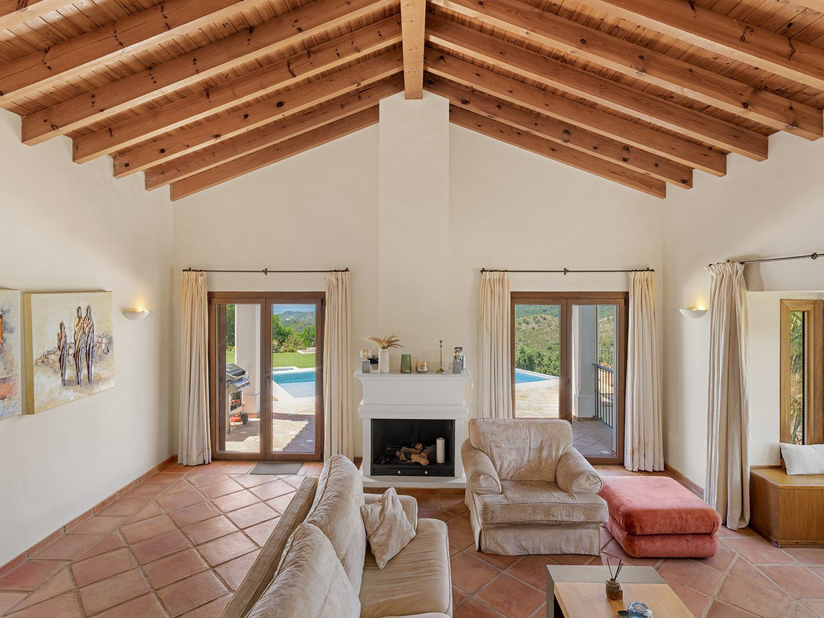 Villa for sale in Benahavís