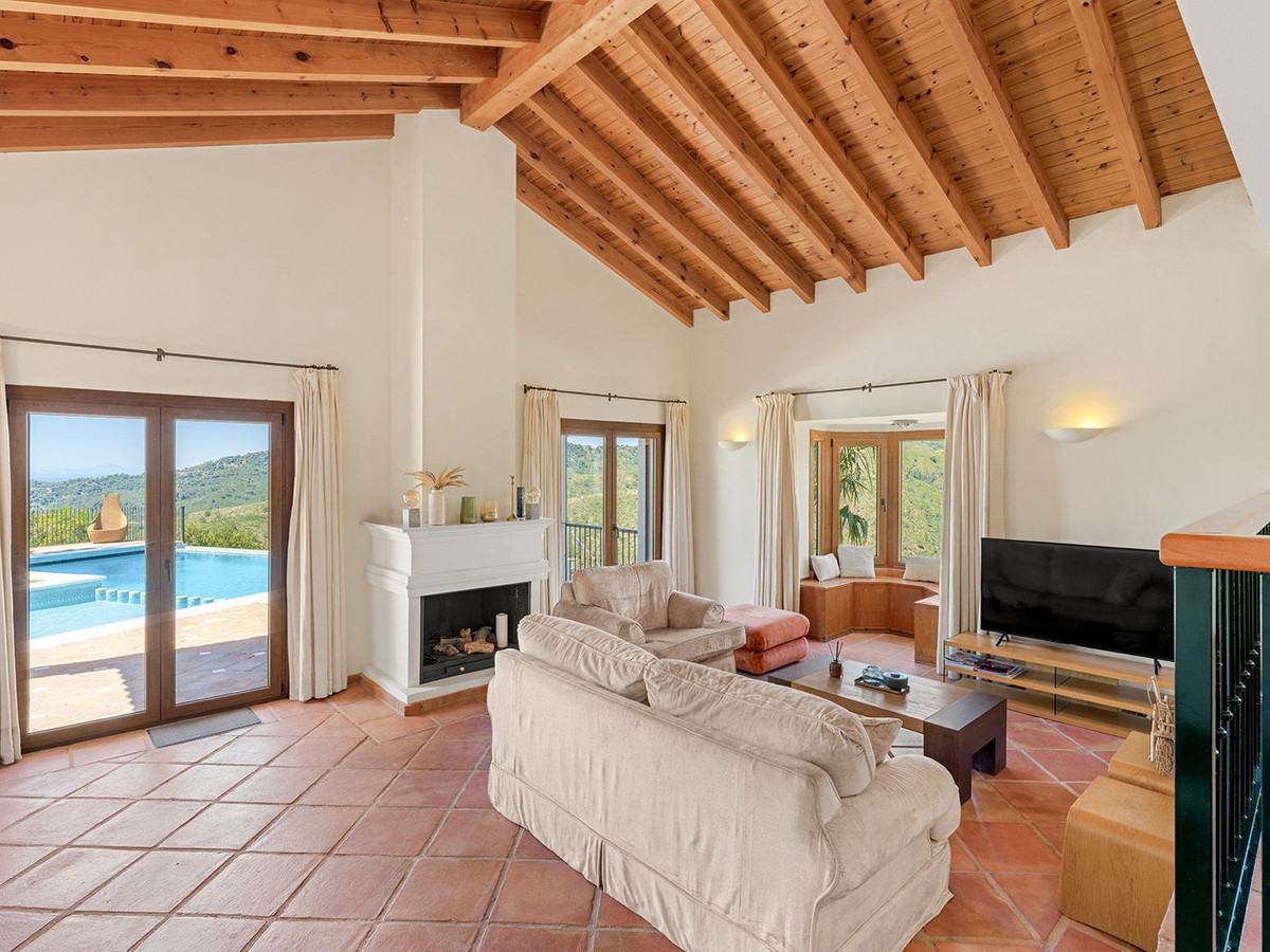 Villa for sale in Benahavís