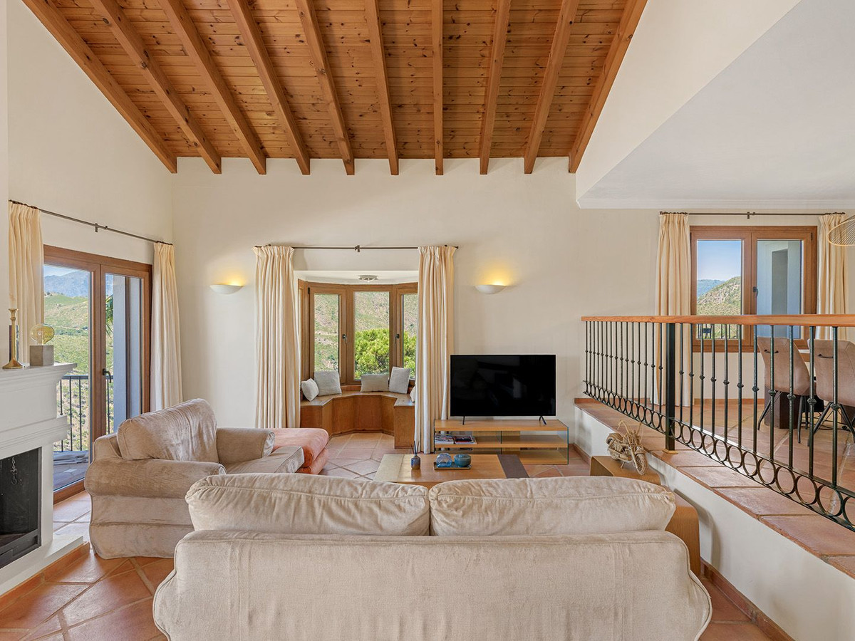 Villa for sale in Benahavís