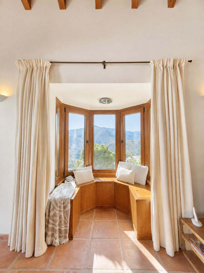 Villa for sale in Benahavís