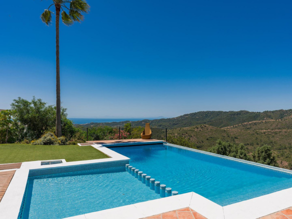 Villa for sale in Benahavís