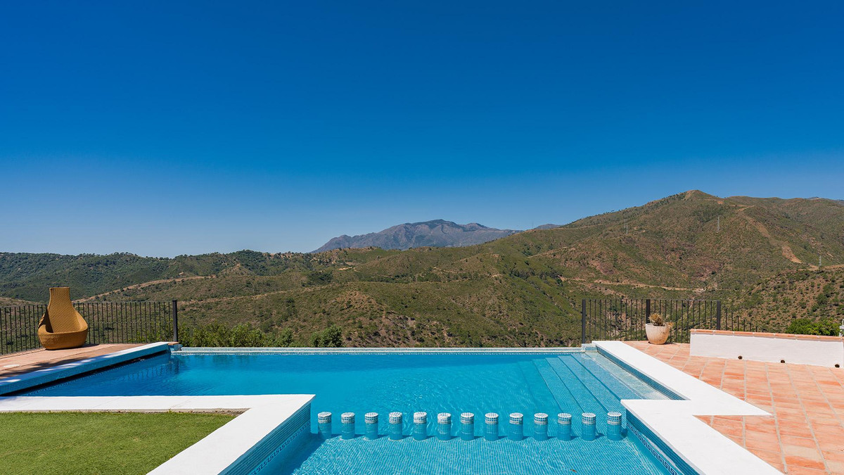 Villa for sale in Benahavís