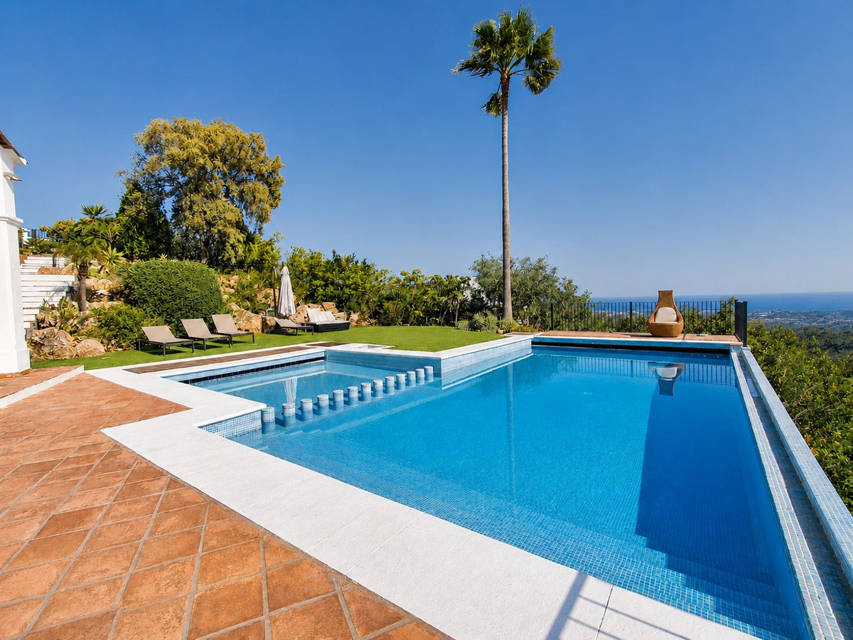 Villa for sale in Benahavís