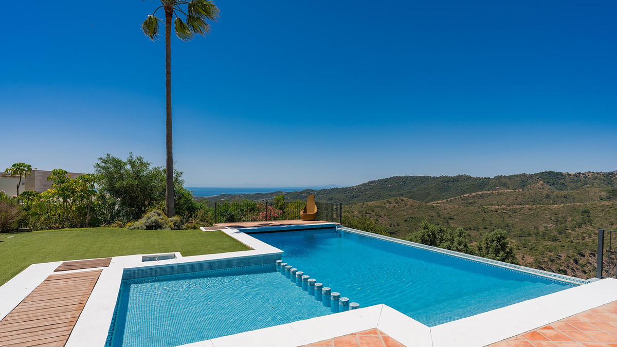 Villa for sale in Benahavís