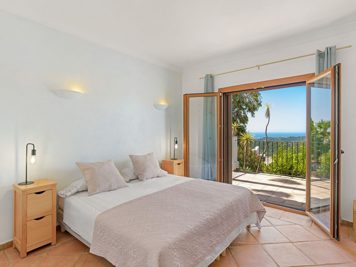 Villa for sale in Benahavís