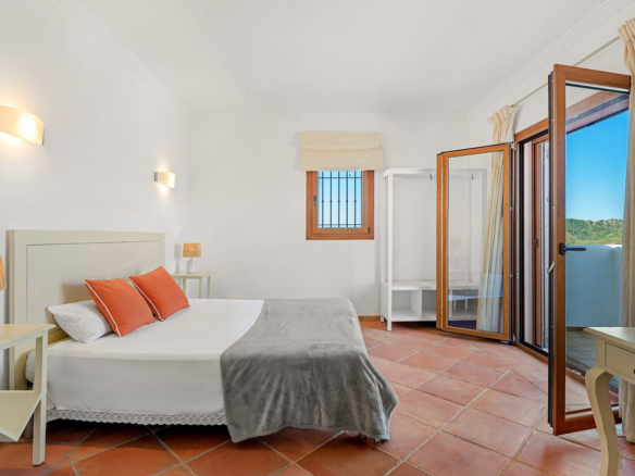 Villa for sale in Benahavís