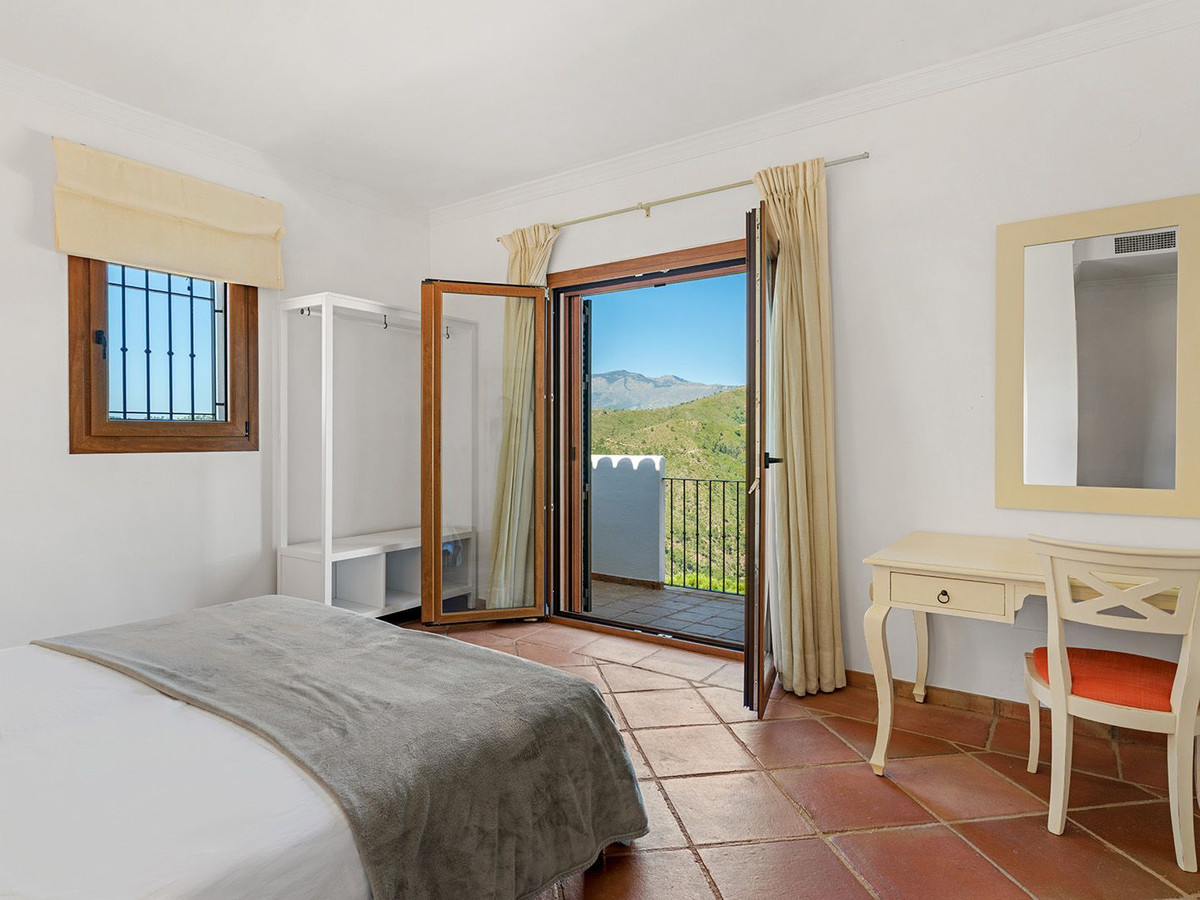 Villa for sale in Benahavís