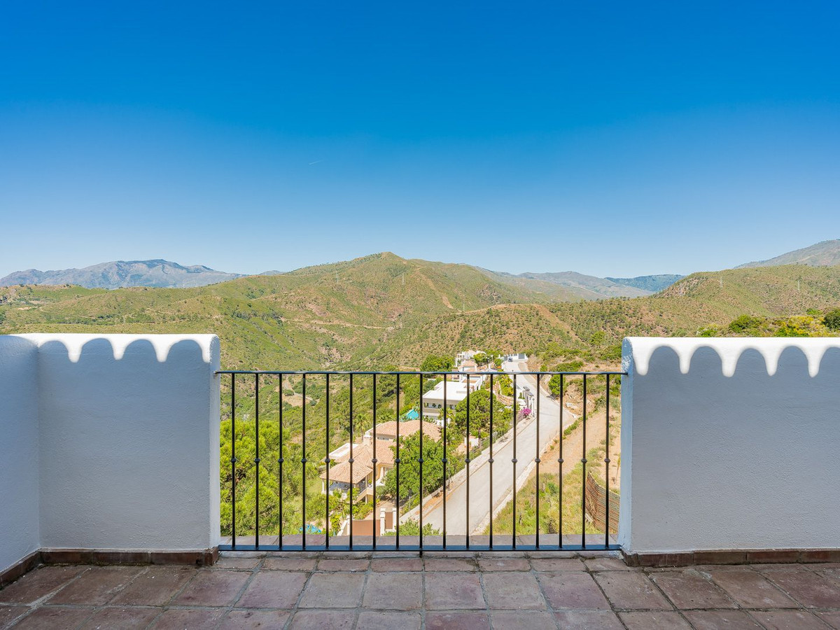 Villa for sale in Benahavís