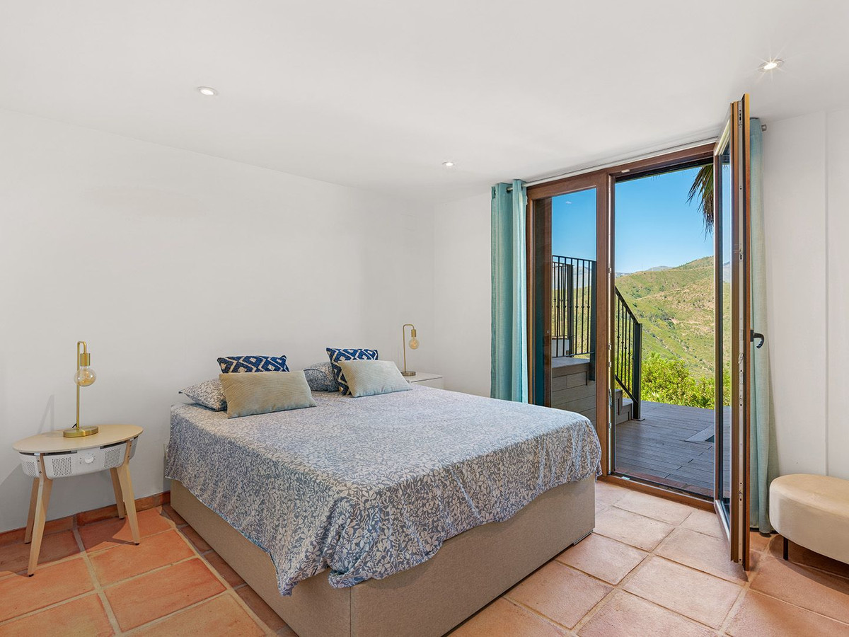 Villa for sale in Benahavís