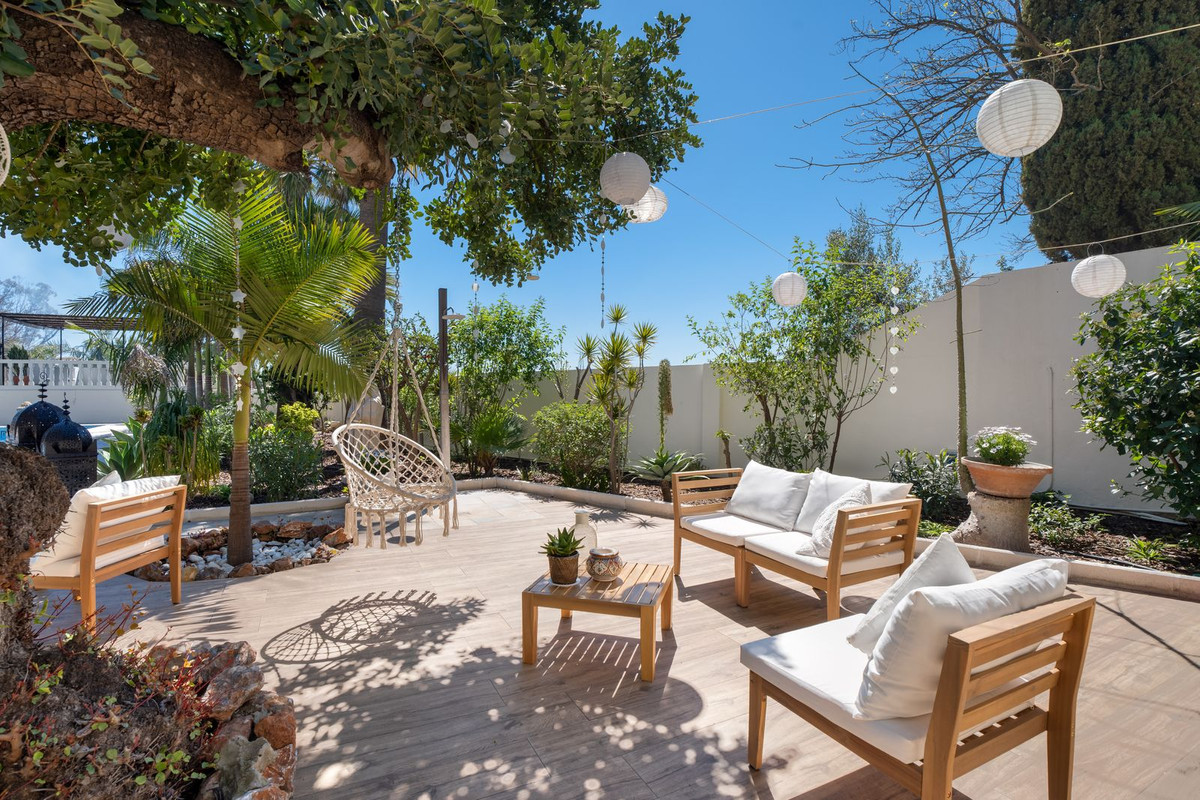 Villa for sale in Benalmadena