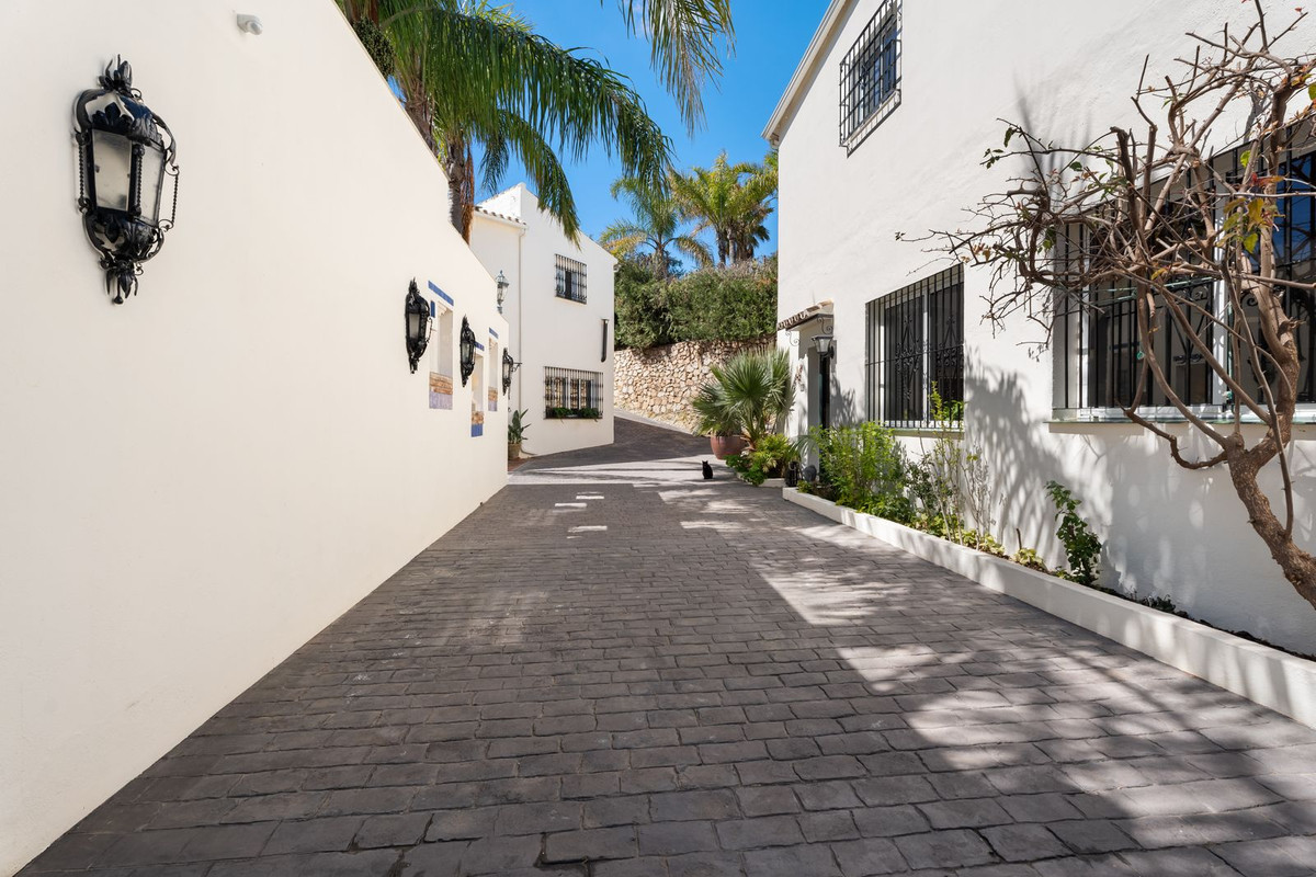 Villa for sale in Benalmadena