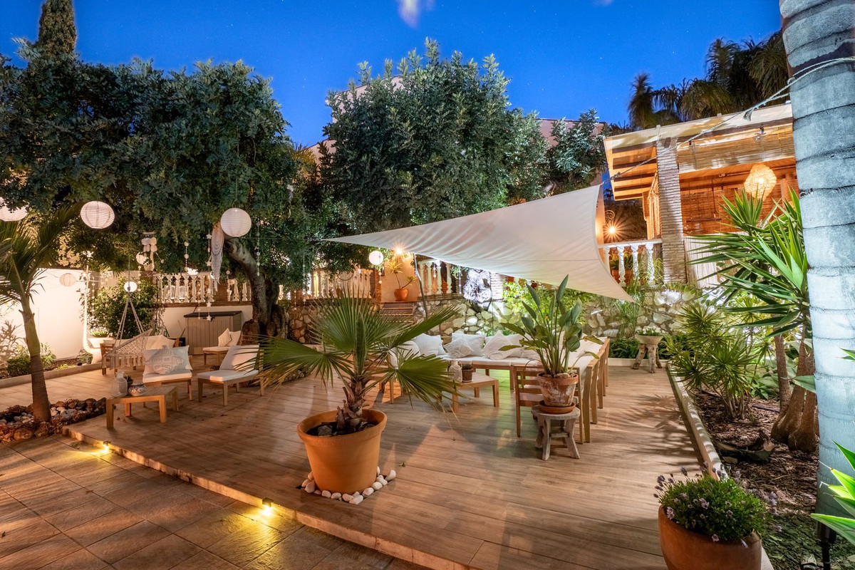Villa for sale in Benalmadena