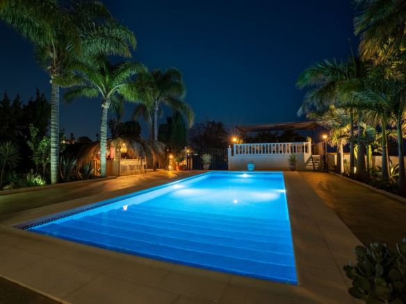 Villa for sale in Benalmadena